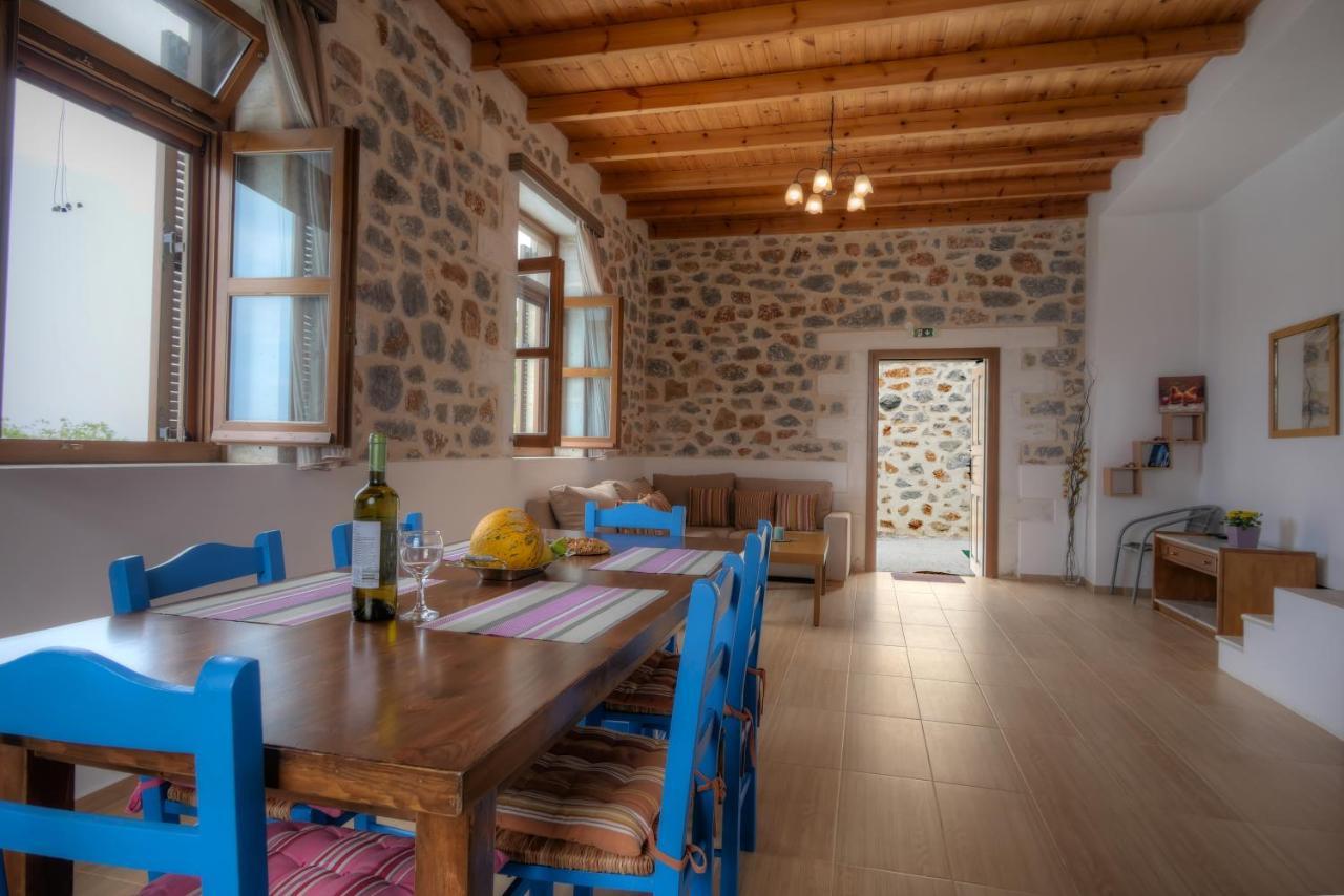 Stone Villa I In Petres Petres  Exterior photo
